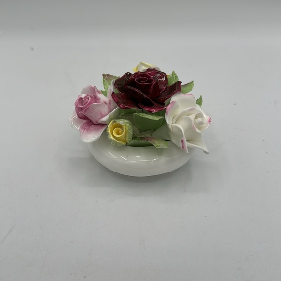 Royal Doulton Bowl of Flowers. - Picture 2 of 8